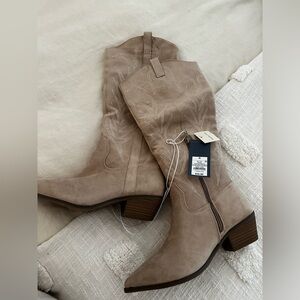 Women's Universal thread western cowgirl  boots- Size 8.5